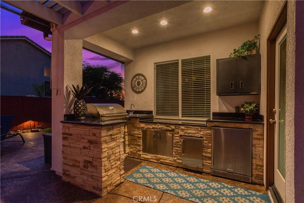 Outdoor kitchen