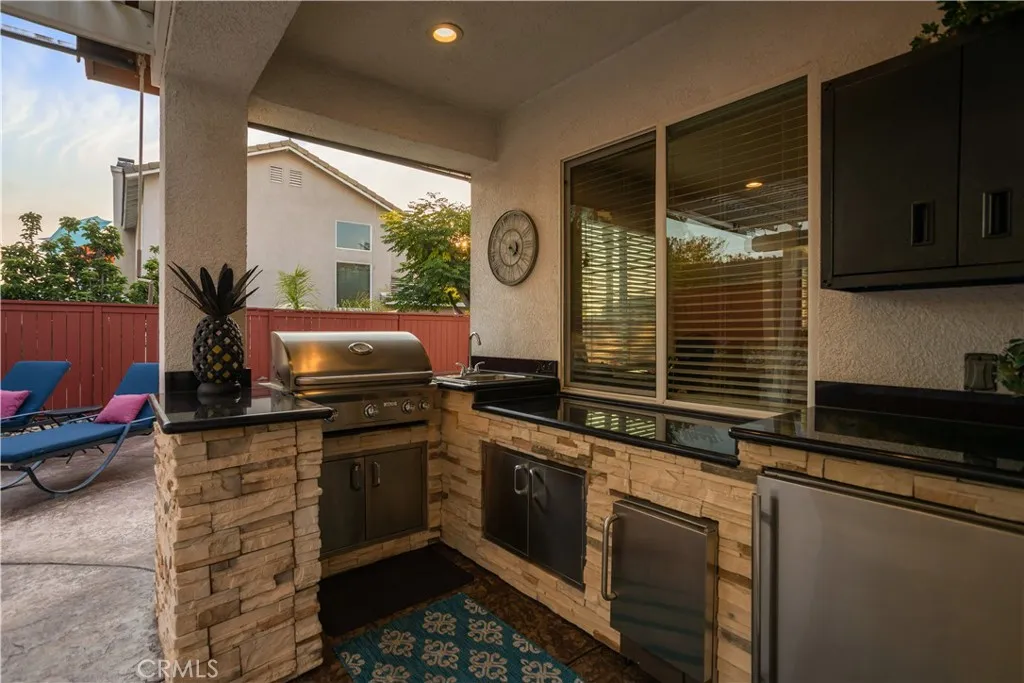 Outdoor kitchen & grill
