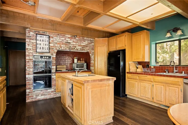 109 Old Toll, Blue Jay, California 92317