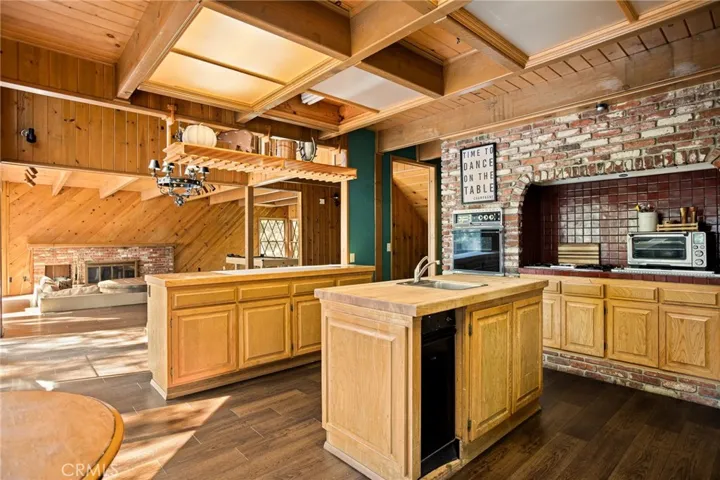 109 Old Toll, Blue Jay, California 92317