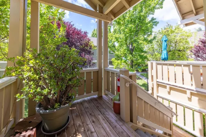665 Cherry Avenue, Sonoma, California 95476