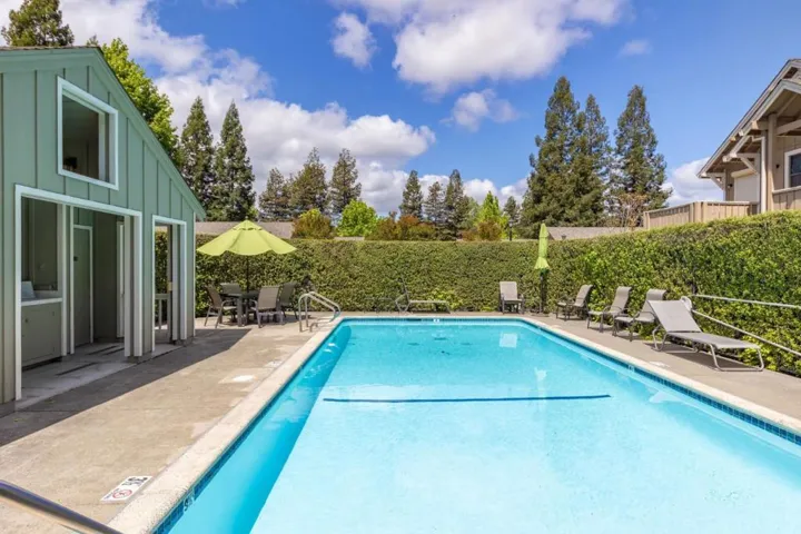 665 Cherry Avenue, Sonoma, California 95476