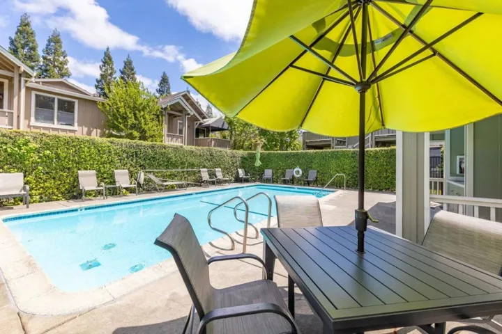 665 Cherry Avenue, Sonoma, California 95476