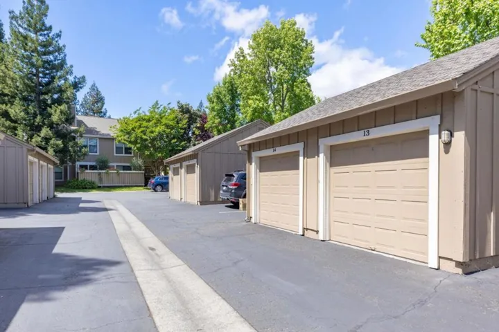 665 Cherry Avenue, Sonoma, California 95476