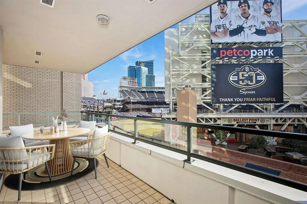 Balcony, original image at https://zimg.paragon.ice.com/ParagonImages/Property/PA/SDMLS/260010316/29/533/400/f3f4515ccbb7d494f91a062b8c1f93f1/3/5f9030400d4ec1765c98fa966f555e51/260010316-f4532b6e-01e4-4dfd-b4a3-0d0fe0073dea.JPG