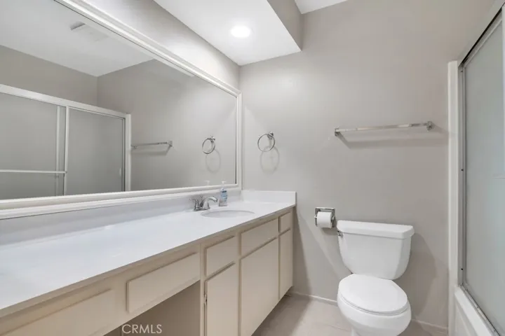 upstairs hall bath