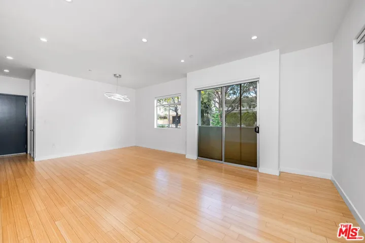 966 S St Andrews Place 104, Los Angeles, California 90019