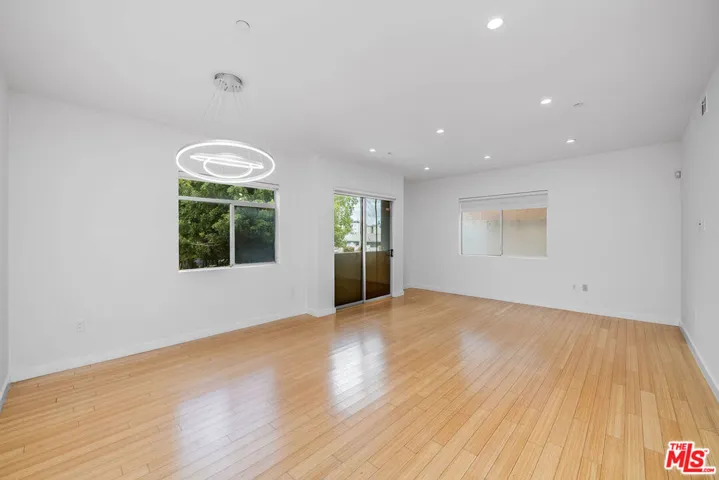 966 S St Andrews Place 104, Los Angeles, California 90019