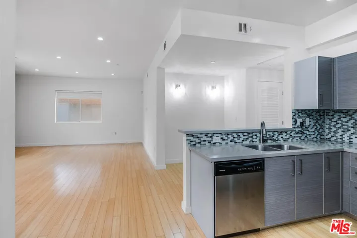 966 S St Andrews Place 104, Los Angeles, California 90019