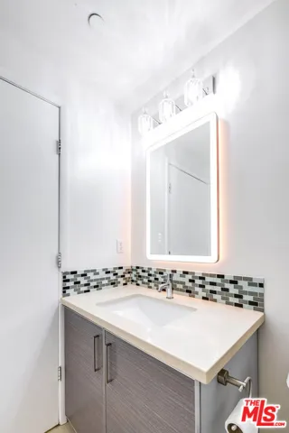 966 S St Andrews Place 104, Los Angeles, California 90019