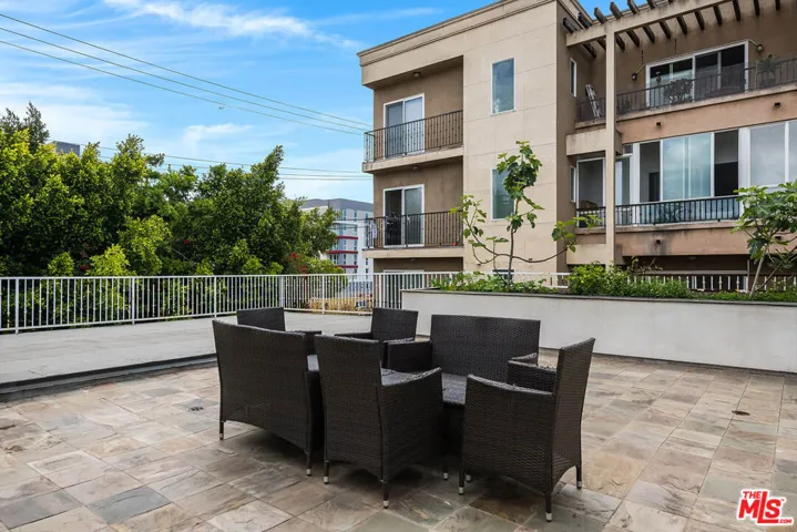 966 S St Andrews Place 104, Los Angeles, California 90019