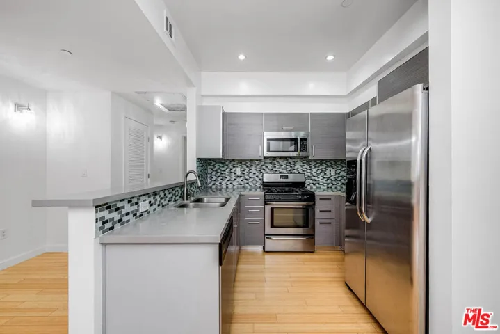 966 S St Andrews Place 104, Los Angeles, California 90019