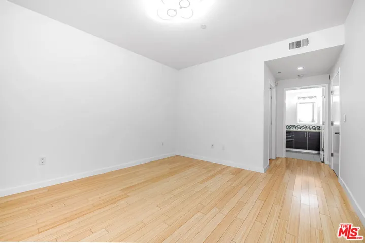 966 S St Andrews Place 104, Los Angeles, California 90019