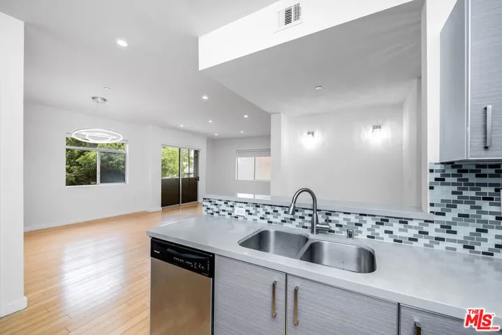 966 S St Andrews Place 104, Los Angeles, California 90019