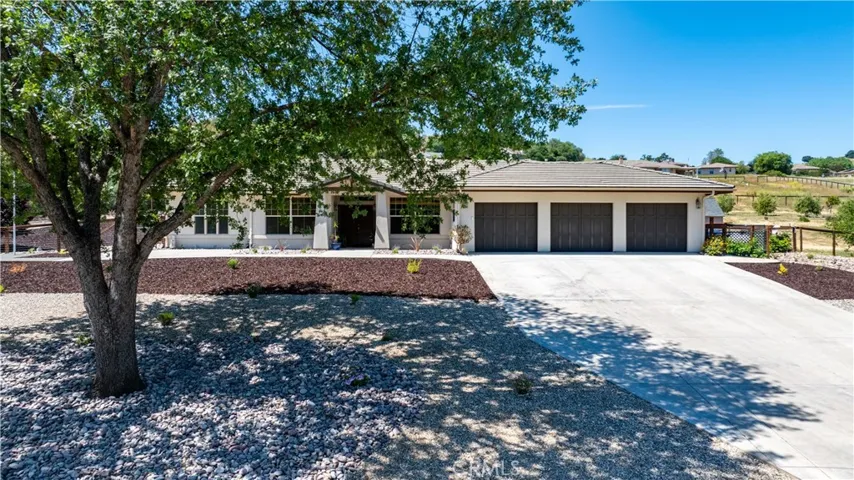 Extra wide driveway perfect for loading up your RV for a trip or large boat for a day on the lake. Also great extra parking when entertaining .