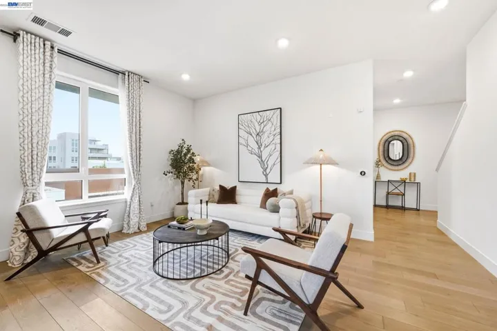 Spacious living room