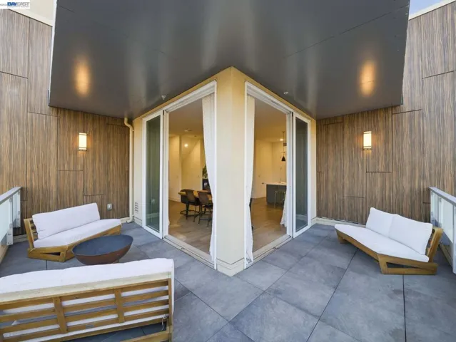 Balcony off dining area
