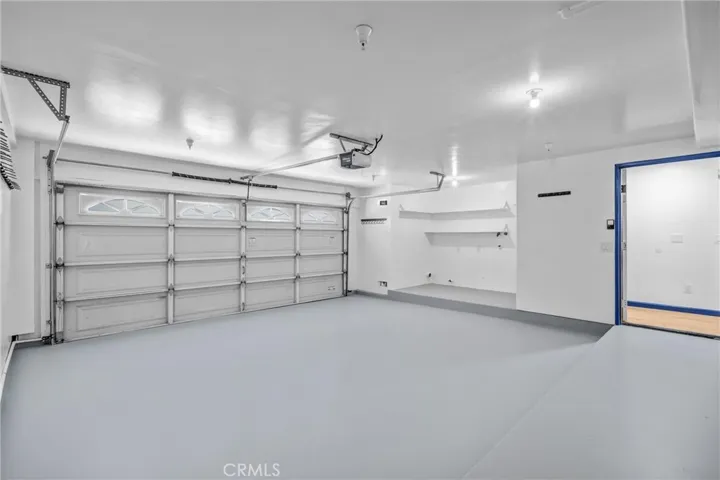 Private Garage and Laundry