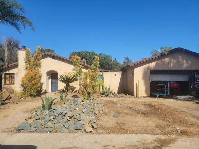 2050 Arboles Place, Escondido, California 92029