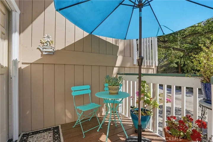 Front entry porch ample space for morning sun or afternoon shade.
