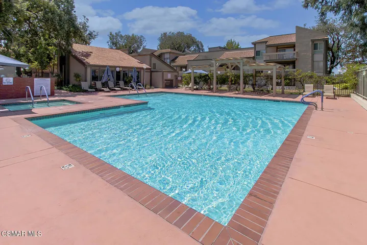 iOaknoll Clubhouse Gym and Pool11