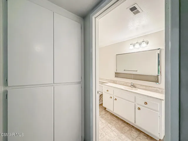 fPrimary Bedroom Suite3
