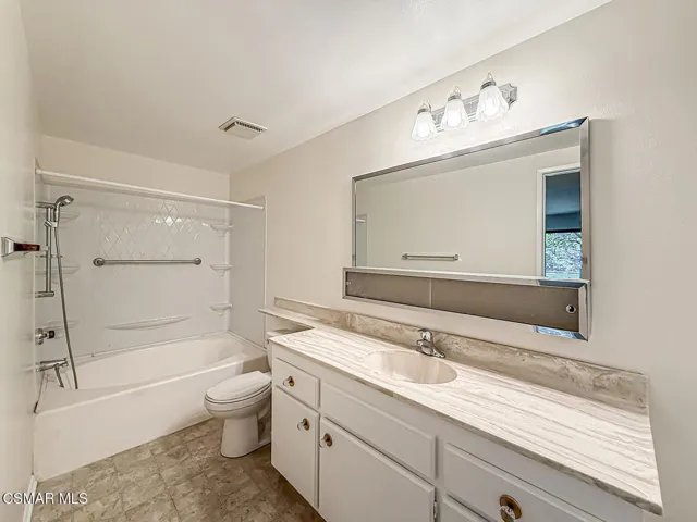 fPrimary Bedroom Suite4