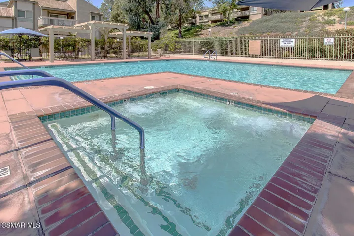 iOaknoll Clubhouse Gym and Pool12
