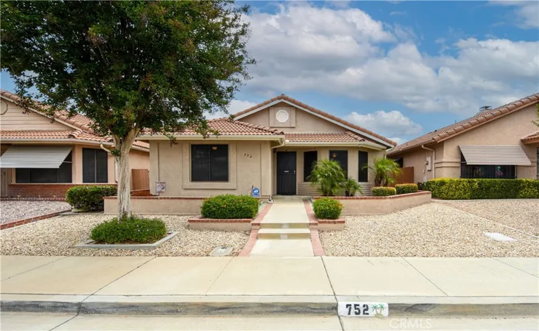 752 La Regal, Hemet, California 92545