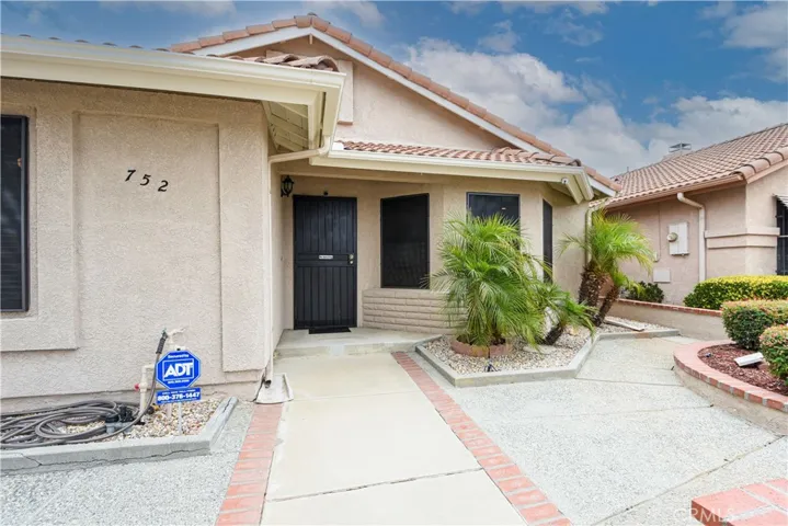 752 La Regal, Hemet, California 92545