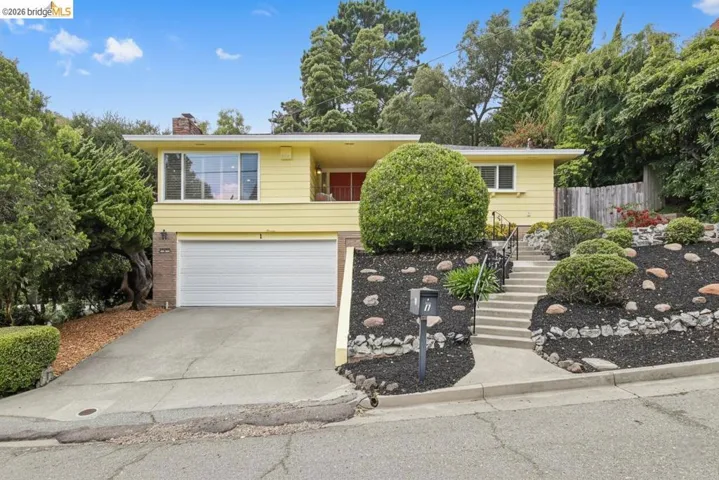 1 Woodcrest Cir, Oakland, California 94602