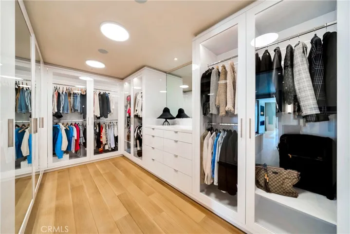 Primary suite closet