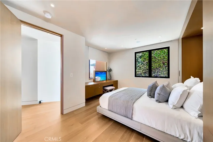 Bedroom with indesk tv & ocean views