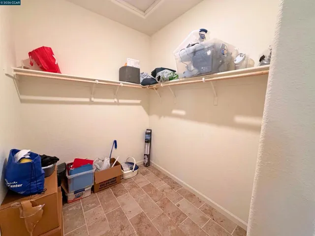 Walk in Closet 2