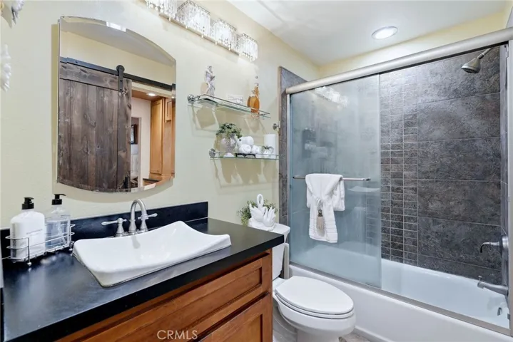 Main floor full bathroom.