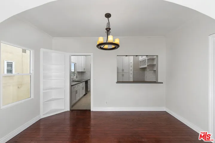 dining / breakfast area