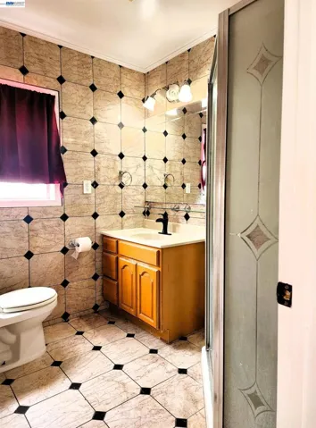BATHROOM MAIN HOUSE
