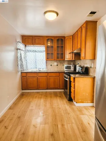 KITCHEN W SS APPLIANCES