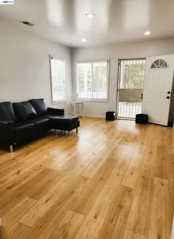 LIVING ROOM PIC