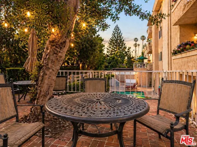 5139 Balboa Boulevard 12, Encino, California 91316