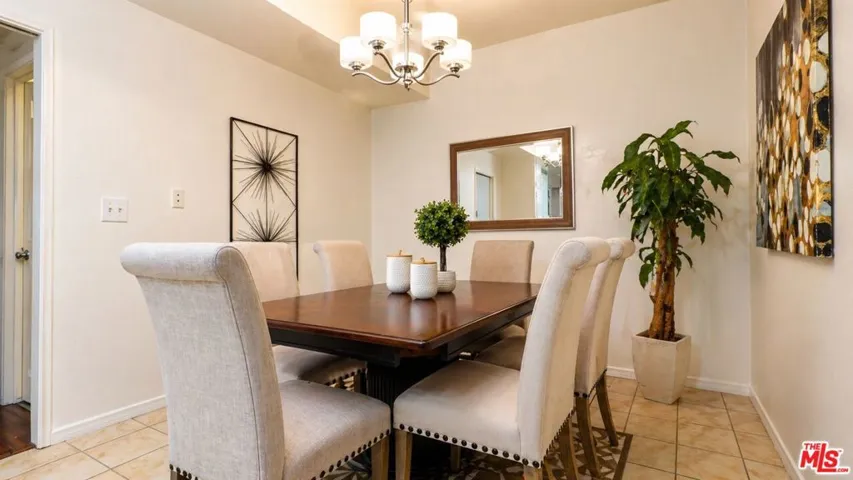 5139 Balboa Boulevard 12, Encino, California 91316