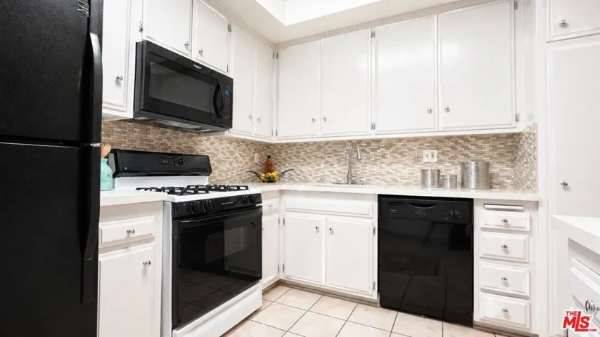 5139 Balboa Boulevard 12, Encino, California 91316