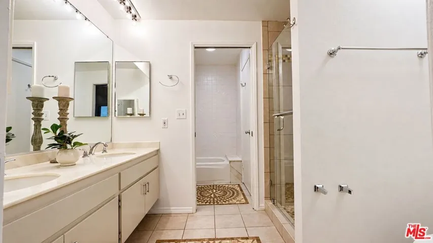 5139 Balboa Boulevard 12, Encino, California 91316