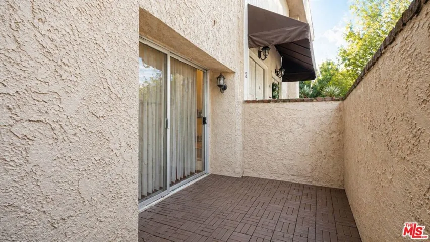 5139 Balboa Boulevard 12, Encino, California 91316