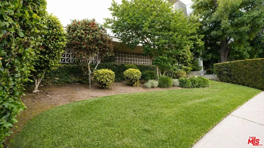 5139 Balboa Boulevard 12, Encino, California 91316