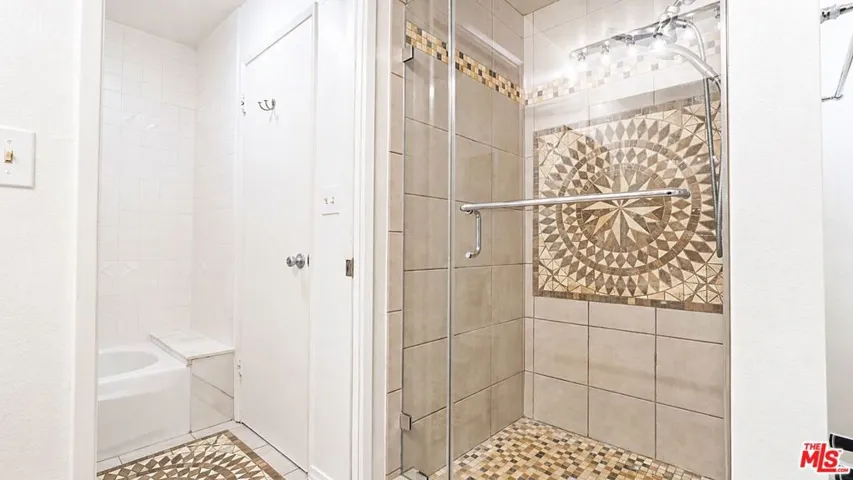 5139 Balboa Boulevard 12, Encino, California 91316