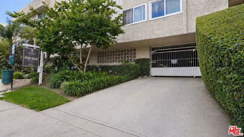 5139 Balboa Boulevard 12, Encino, California 91316