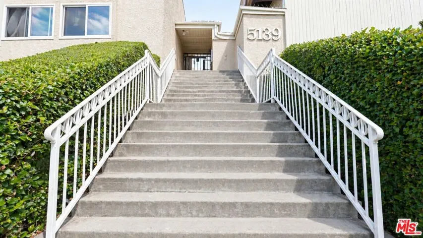 5139 Balboa Boulevard 12, Encino, California 91316