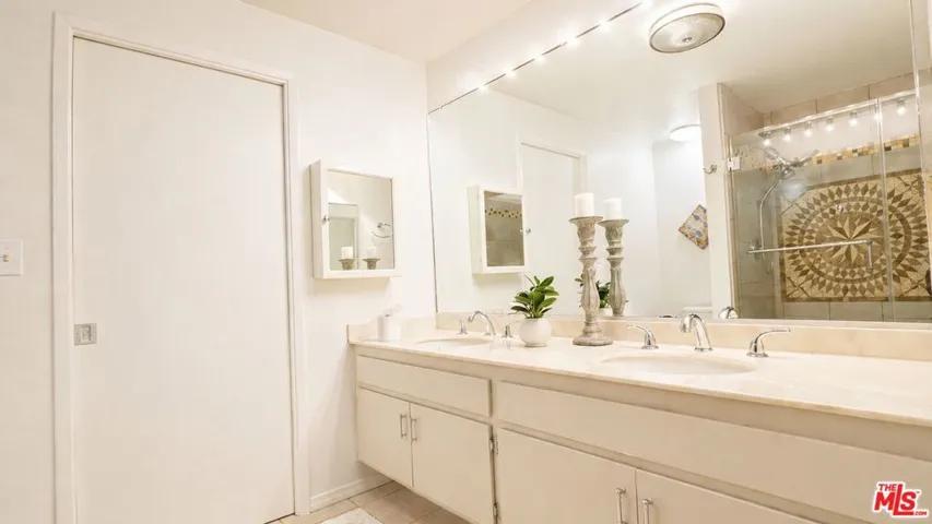 5139 Balboa Boulevard 12, Encino, California 91316