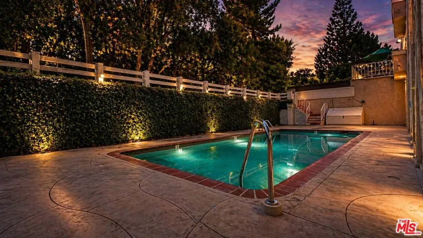 5139 Balboa Boulevard 12, Encino, California 91316